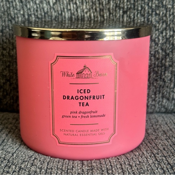 NEW! Bath & Body Works White Barn Iced Dragonfruit Tea 3 wick candle - Picture 1 of 4